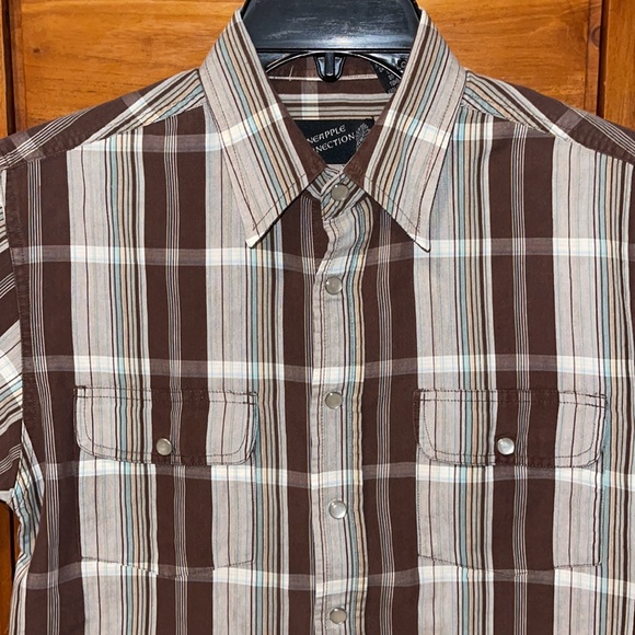 Pineapple Connection LIKE NEW Boys Snap on Button Down Short Sleeves Plaid Shirt - Picture 2 of 9